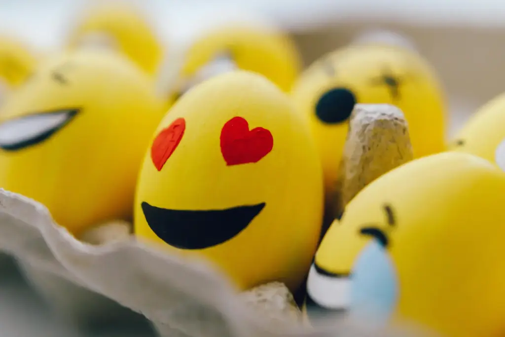 Bemalte Eier symbolisieren Emotionale Intelligenz